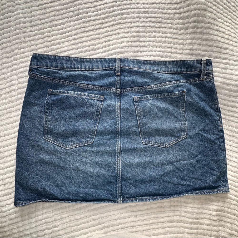 Old Navy 22 Mid Rise OG Denim Mini Skirt - Classic Medium Wash Blue Jean Skirt - Picture 6 of 6